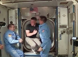 Les astronautes du premier vol habité de SpaceX arrivent à bord de l’ISS