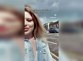 Quand une fille se promène dans l'est de Londres