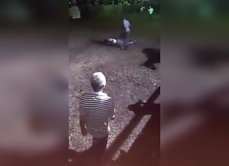 Un cavalier fait une terrible chute lors d’un rodéo