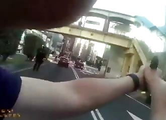 Taiwanese policeman shoots at getaway car 