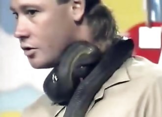  This presenter is bitten by a snake, he laughs rather than panicking 