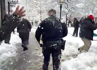 New York: Crowd attacks police officers with ice balls in a park