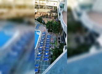 Cette course aux transats reprend chaque matin dans cet hôtel