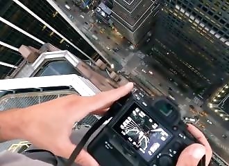 Il prend des risques inouïs pour prendre une photo impressionnante