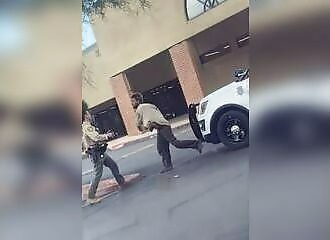  A homeless man wants to fight a policeman, he accepts the challenge! 
