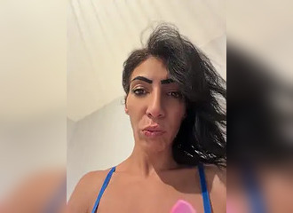 Join her in LIVE !