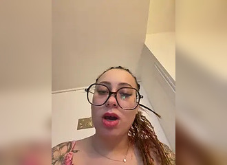 Join her in LIVE !
