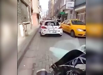 Un motard veut prendre rendez-vous avec la mort