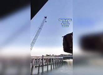 Il passe très près de la mort en sautant depuis une grue 