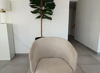 Join her in LIVE !