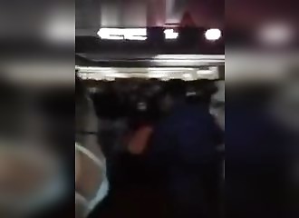 Un dépistage massif pour Covid-19 provoque la panique à l’aéroport de Shanghai