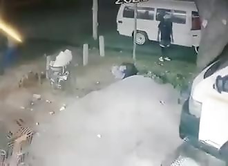 Uriner sur le mauvais poteau électrique (Afrique Sud)