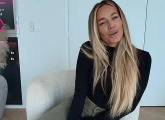 Join her in LIVE !