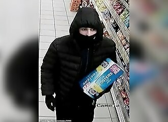 Un commerçant met en déroute un voleur masqué