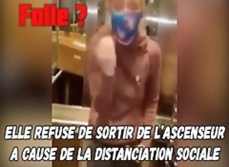 Elle reste coincée dans un ascenseur à cause de la distanciation sociale (La folle de la semaine)