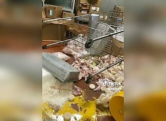Popeyes employee wreaks havoc on Chicago restaurant after not getting paid for a month
