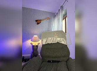 Join her in LIVE !