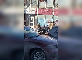 Fusillade lors d'une intervention de la police de l'immigration aux USA : la vidéo qui interroge