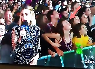 Un couple est surpris en train de baiser en live à la télé !