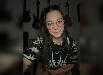 Join her in LIVE !