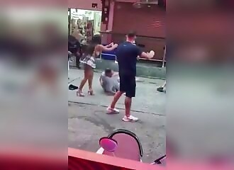 Full video: Violent brawl in a Thai bar, a British man in a coma