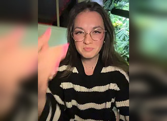 Join her in LIVE !