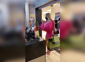 J'ai trouvé la nana avec les seins les plus gros !