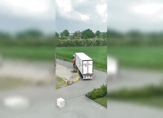 Le chauffeur qui a pris le virage avec un peu trop de confiance