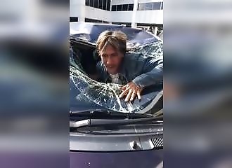 Il tente de se suicider en sautant d'un immeuble, et se rate 