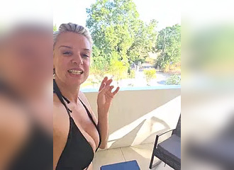 Join her in LIVE !